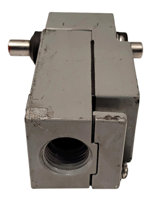 Square D 9007C62H Series A 600 V AC 10 A Maintained Toggle Limit Switch