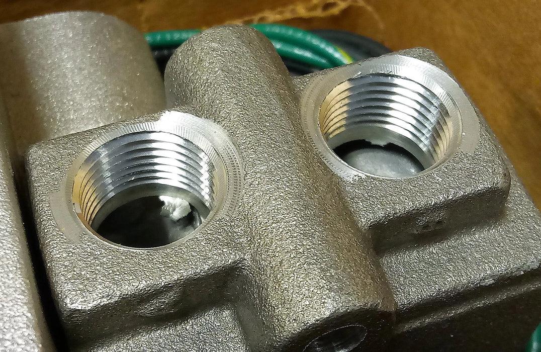 Parker CWJ13701 120 VAC 13.8 W 150 PSIG Pneumatic Solenoid Valve w/ 3/8 in Ports