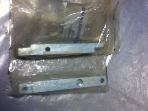 LOT OF 2 INGERSOLL RAND 003560-H LEVERS