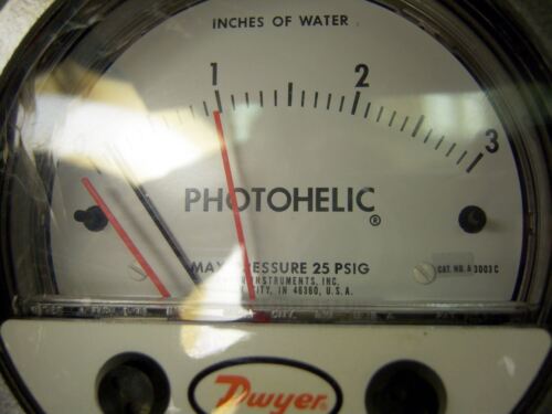 Dwyer 3003C Pressure Gauge