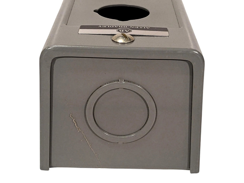 Allen-Bradley 800H-3HZ Series L Pushbutton Enclosure w/ 3-30 mm Button Spaces