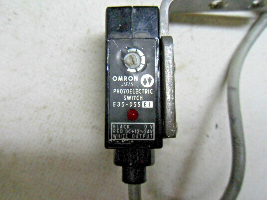 Omron E3S-DS5E1 Photoelectric Switch