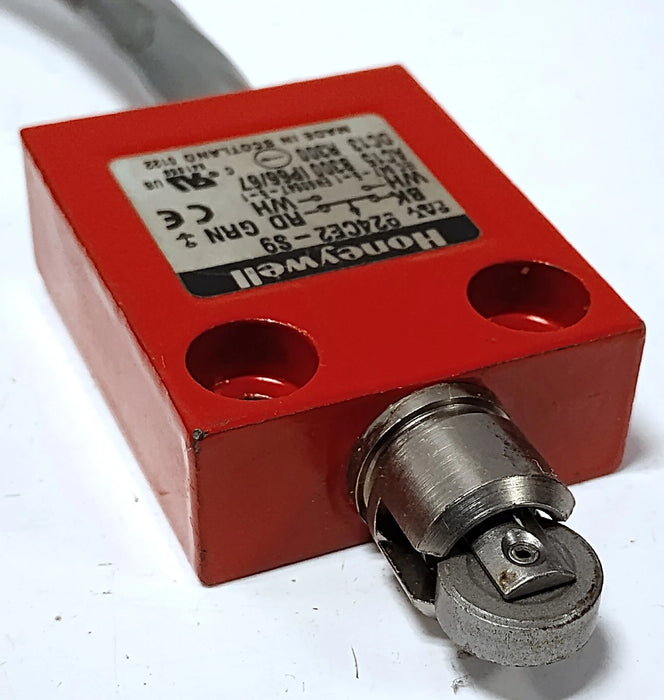 Honeywell 924CE2-S9 250 V AC Roller Plunger Limit Switch