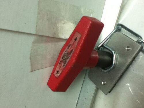 LOT OF 6 CHAINED HANDLES