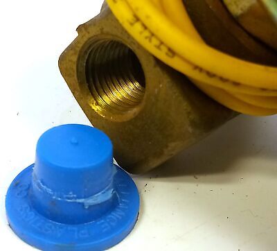 Parker 04F20C2-01 6 V DC 13 W 1/4 in NPT Solenoid Valve
