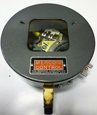 Dwyer DA-533-2-2 Filled Pressure Switch