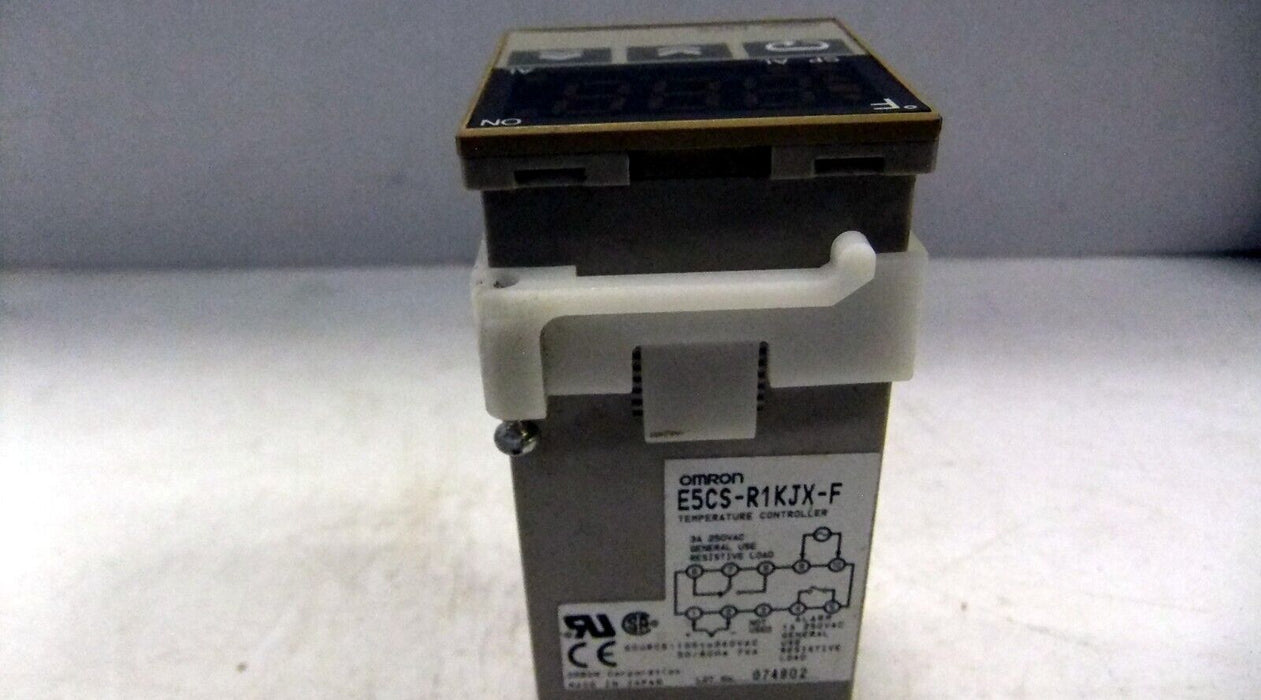 Omron E5CS-R1KJX-F Temperature Controller