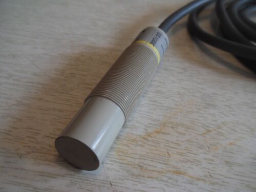 Omron E2K-X8MF1 Proximity Sensor