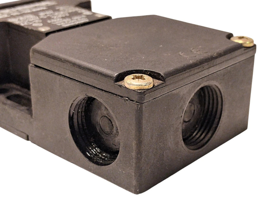 Schmersal AZ16-12ZVRK 230 V AC 4 A Safety Interlock Switch
