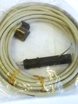 Baumer HDM M2.198.1563/06 24 V Capacitive Proximity Sensor w/ Mounting Bracket