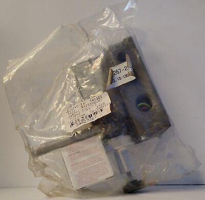 Numatics 152RS132C016W00 1/4" NPTF 10-130 PSIG Pneumatic Regulator