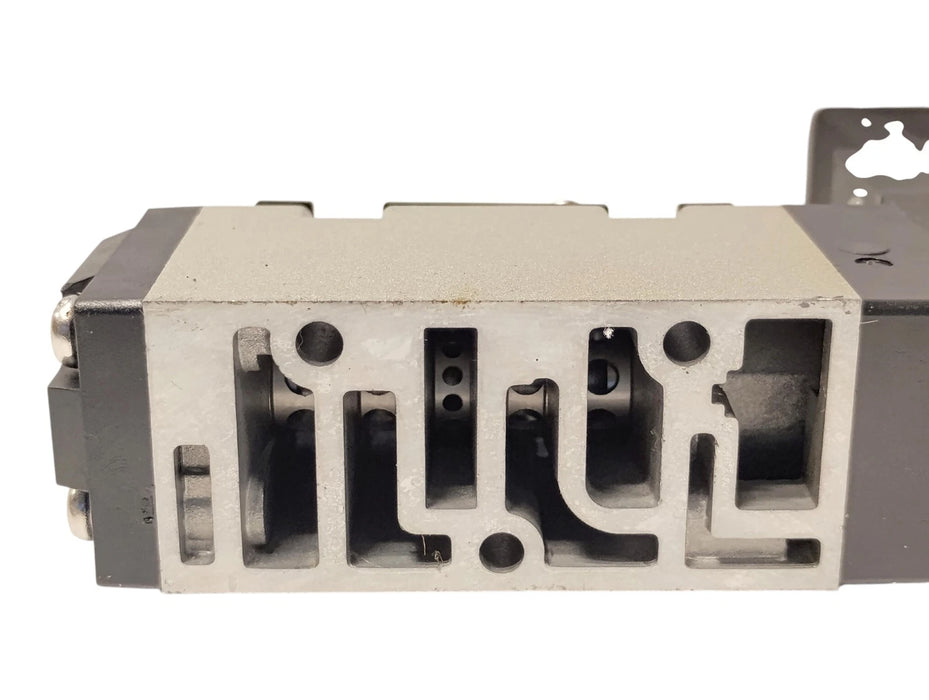 SMC VFS2110-3DZ 0.1-1.0 MPa Pneumatic Solenoid Valve w/ 110/120 V AC Coil