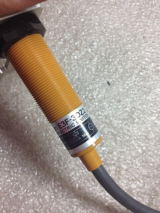 Omron E3F-3DZ2 Photoelectric Switch