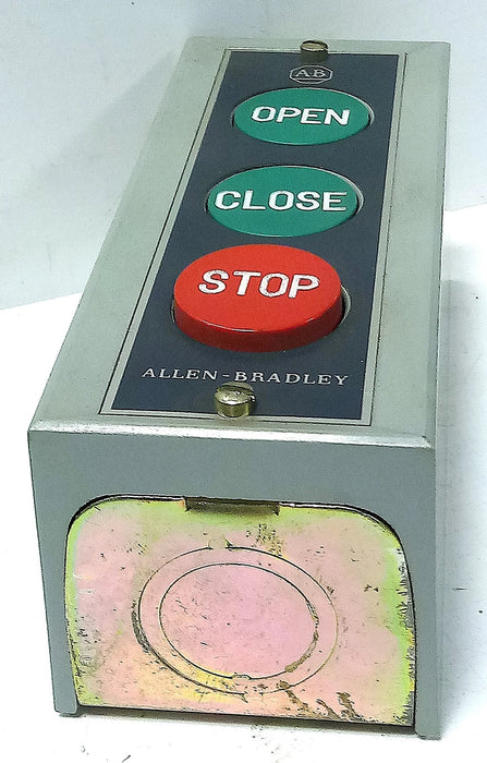Allen-Bradley 800S-3SD OPEN-CLOSE-STOP Pushbutton Station in Type 1 Enclosure