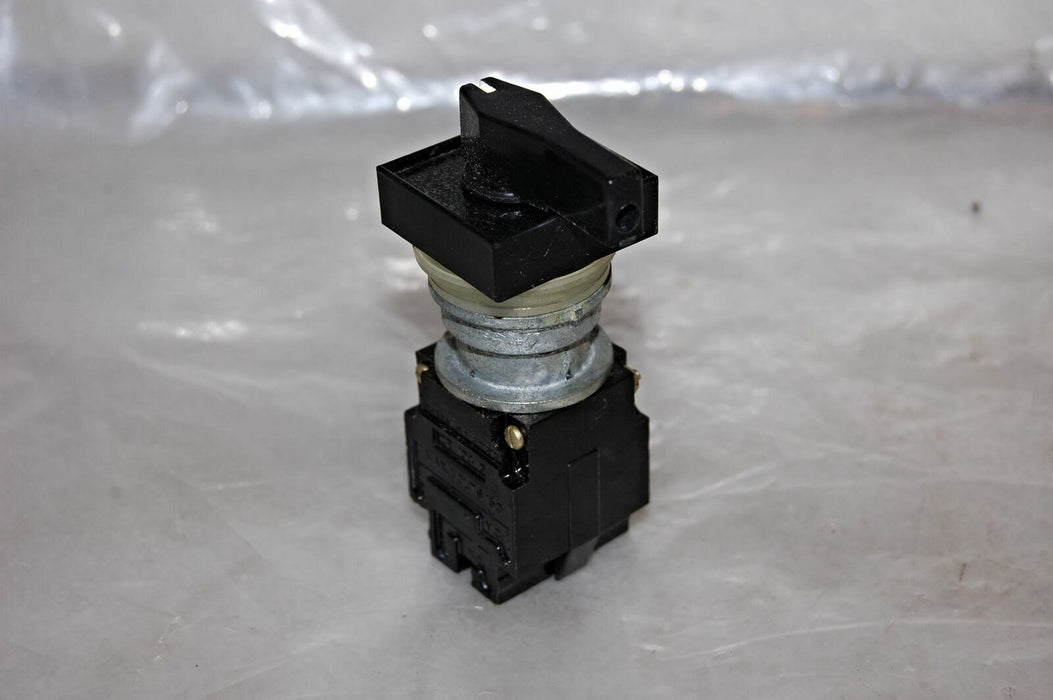 GE CR104MB22242 Oiltight Selector Switch
