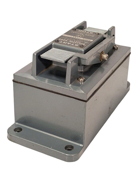Allen-Bradley 800S-2SA4 600 VAC/DC 5 A NEMA Type 4 Start-Stop Pushbutton Station