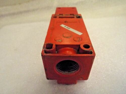 Telemecanique XCS A803 Safety Switch