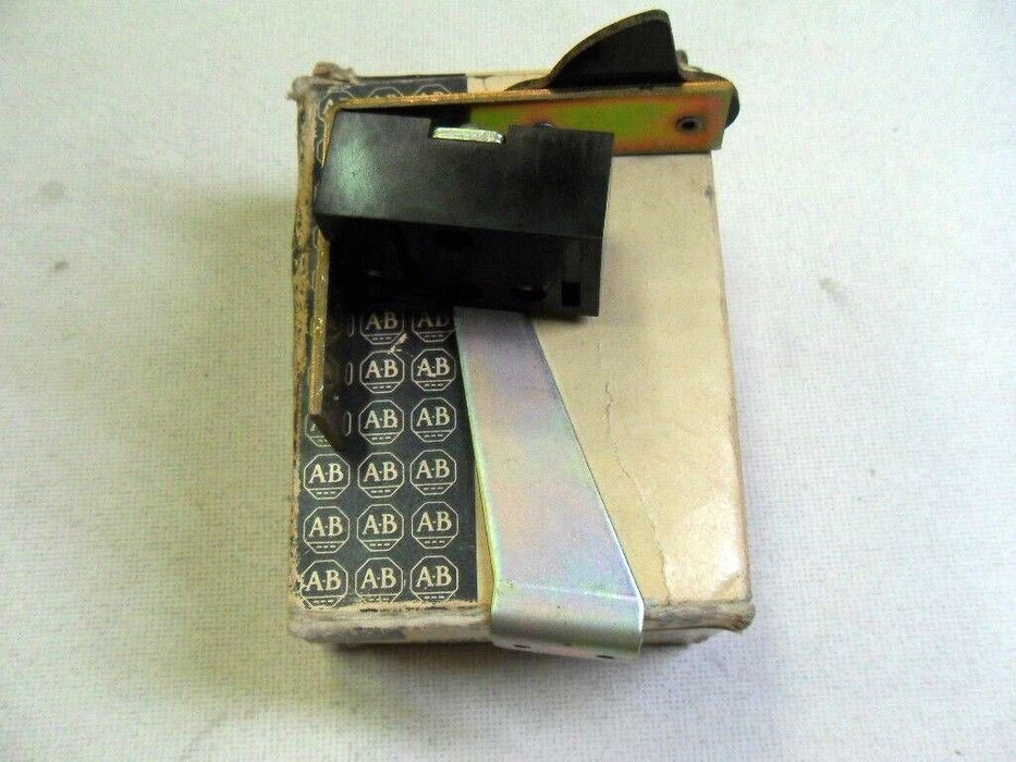 Allen-Bradley 1495-N19 Auxiliary Contact Adapter Kit