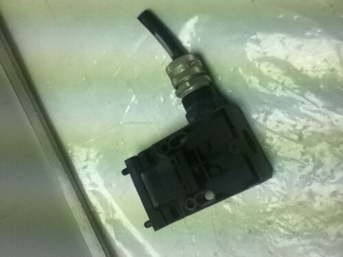 3 Banner Engineering Engineering ENGINEERING SI-QS75MC SAFETY SWITCHES