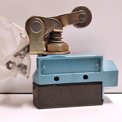 Honeywell BZE6-2RQ2 125-600 V AC/DC 15 A Limit Switch w/ Adjustable Roller Lever