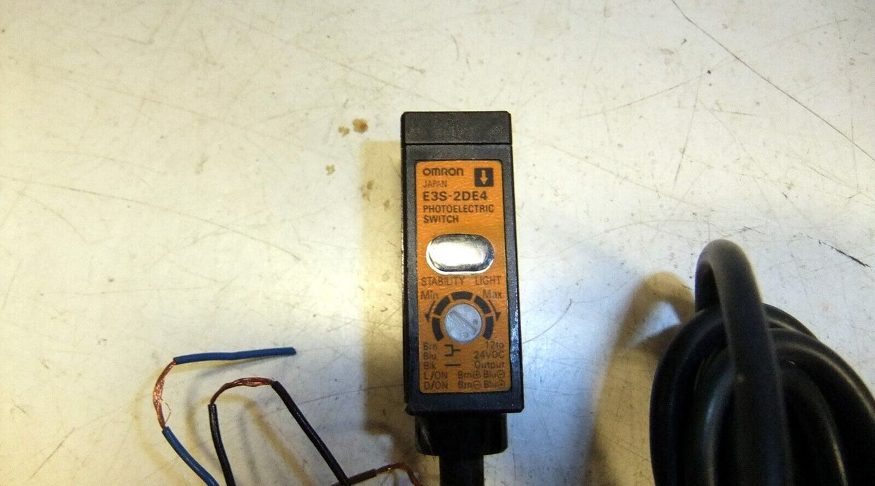 Omron E3S-2DE4 Photoelectric Sensor