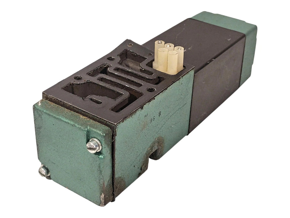 Numatics 152SA415M Pneumatic Solenoid Valve w/ 24 V DC Coil and 1/4 in Ports