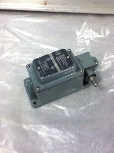 Allen-Bradley 802T-R8TD Limit Switch