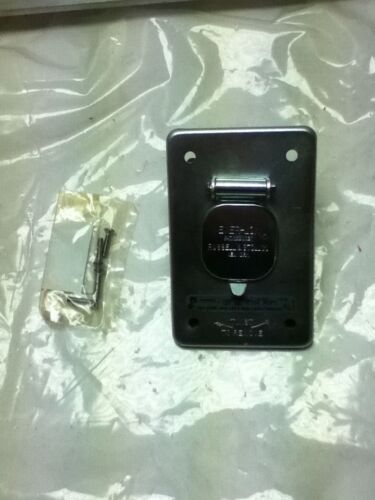 RUSSELSTOLL 8704 Receptacle Outlet