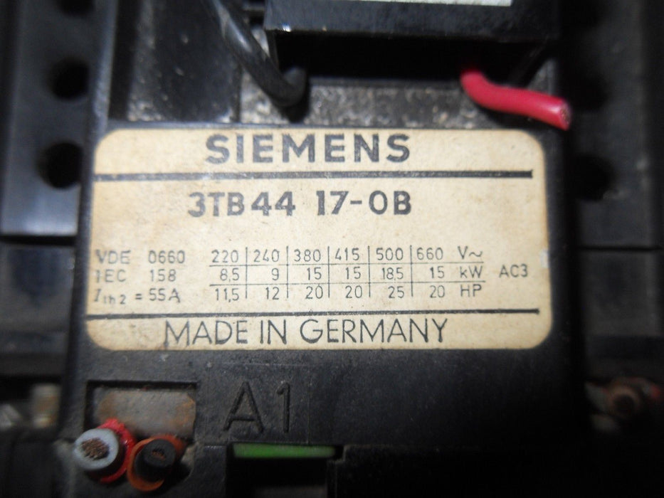 1 Siemens 3TB44 17-0B CONTACTOR