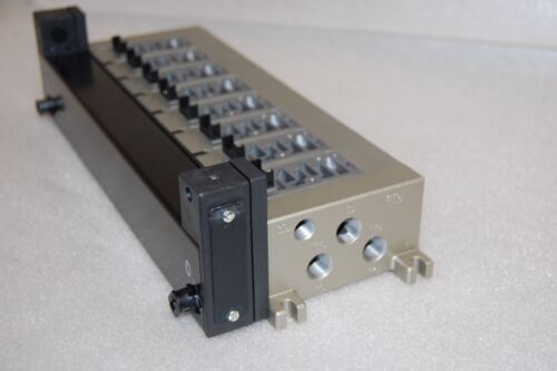 SMC VV5R2-01FU1-081-0 PNEUMATIC MANIFOLD