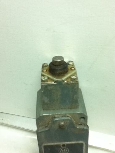 Allen-Bradley 802T-BT SERIES 1 LIMIT SWITCH- NO BOX