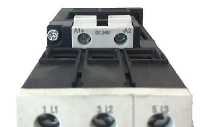 Siemens 3RT1035-1BB40 24 V DC Coil 40 A 3 P Size S2 Contactor