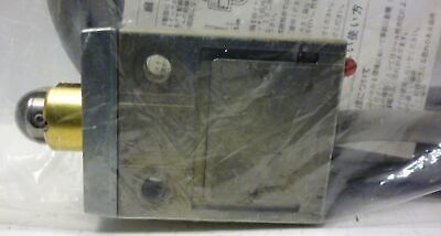 Omron D4C-2202 Limit Switch