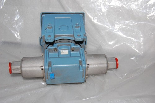 United Electric J402K-S147B-M210 3-30 PSI Differential Pressure Switch