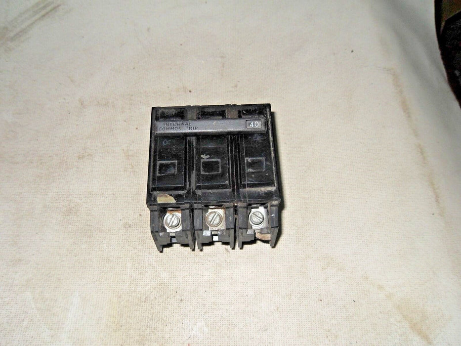 GE THQL32040 Circuit Breaker