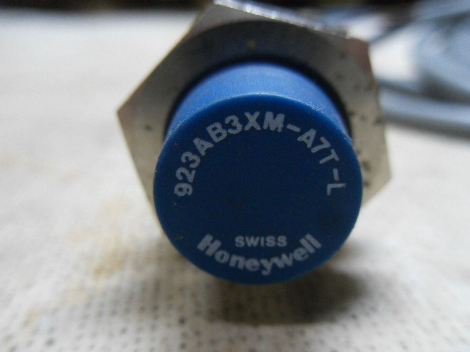 Honeywell 923AB3XM-A7T-L Proximity Switch