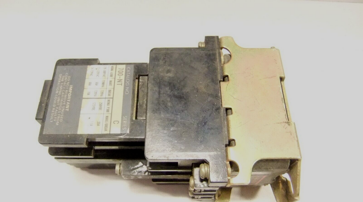 Allen-Bradley AC Relay with Pneumatic Timer 700-NPTA1