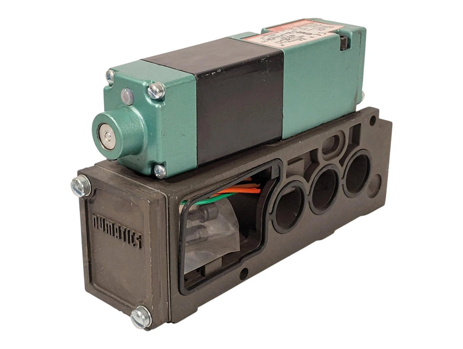 ASCO 082SA415M 150 psi Pneumatic Solenoid Valve w/ 24 V DC Coil and Manifold