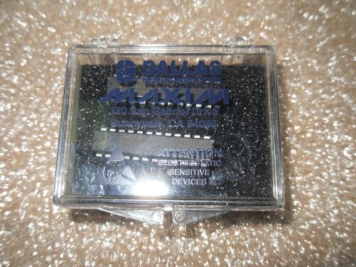 1 LOT OF 2 MAXIM MAX122BCNG ANALOG TO DIGITAL CONVERTERS