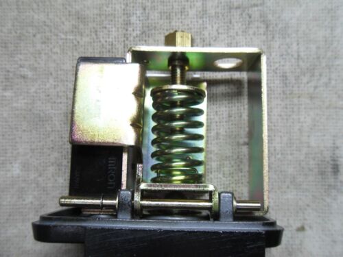 SMC IS300-02-XJ Pressure Switch