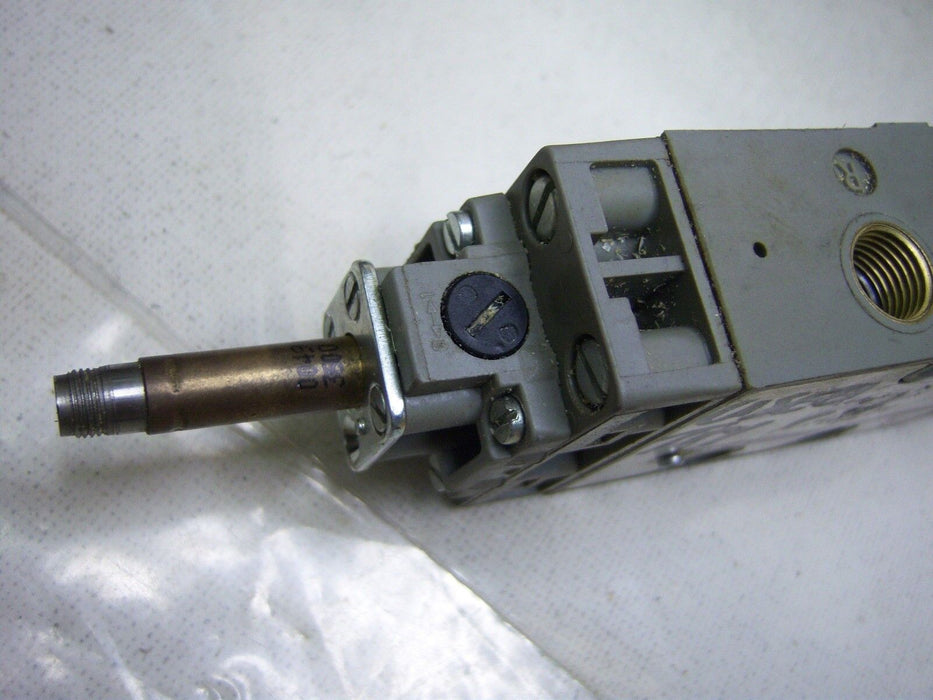 Bosch 0 820 018 991 DR1/4 EL.R.RE.3/2 NF Valve