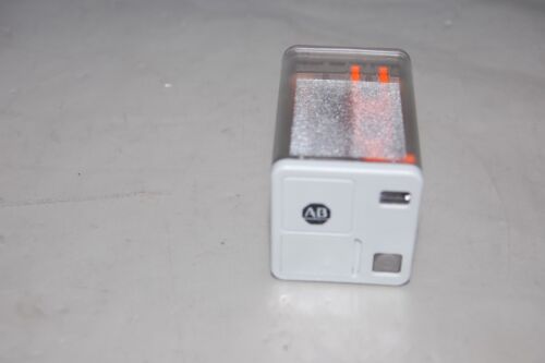 Allen-Bradley 700-HA32A24-4 Tube Base Relay