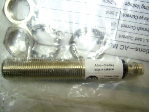 Allen-Bradley Capacitive Proximity Switch 875C-D2NP12-P3 10-30 VDC 200mA
