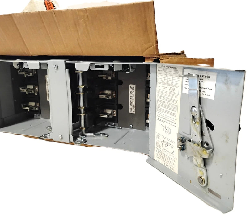 Siemens V7E3233 240 V AC 100-100 A 3 P Vacu-Break Double Branch Safety Switch