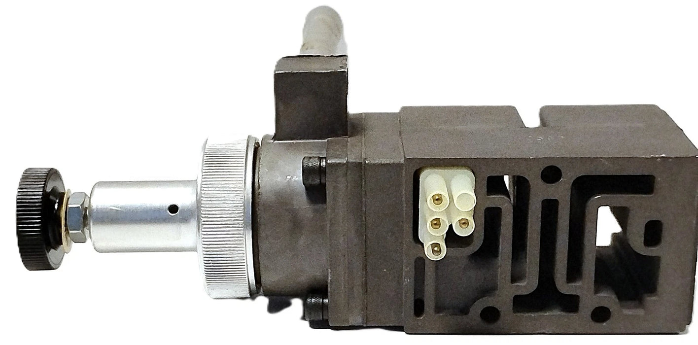 Numatics 152RS100J016W 10-130 psi Pneumatic Regulator