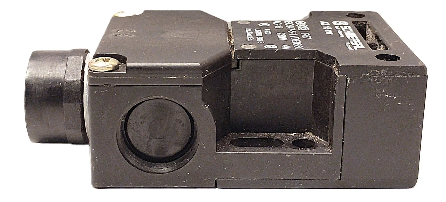 Schmersal AZ 15 ZVR 230 V 4 A Safety Interlock Switch