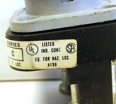 Allen-Bradley 800H-QR10R 120 V Red 30.5 mm Pilot Light w/ Lamp No Lamp Cover