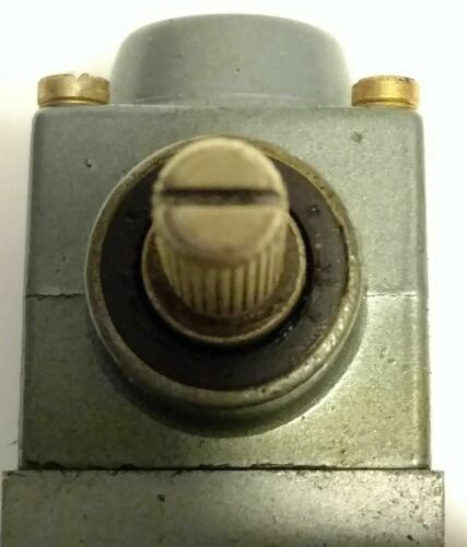 Allen-Bradley 802X-A4 Limit Switch