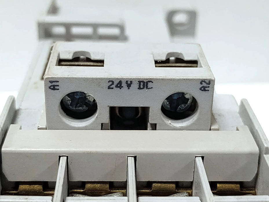 Allen-Bradley 700-CF400ZJ 600 V AC 20 A IEC Contactor w/ 24 V DC Coil