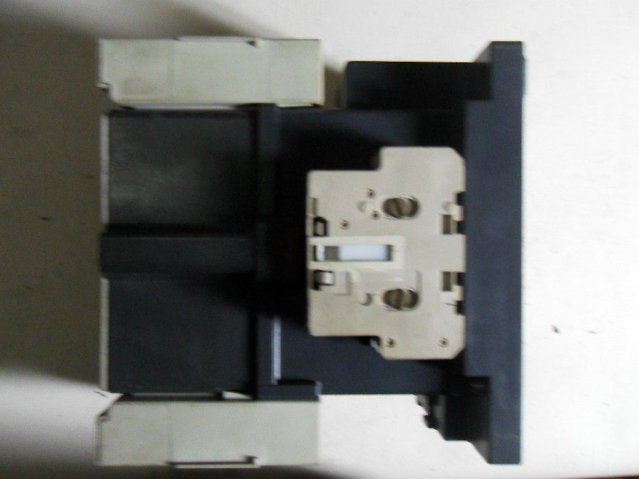 1 Siemens 3TF5022-OAQO CONTACTOR 600VAC 150A.